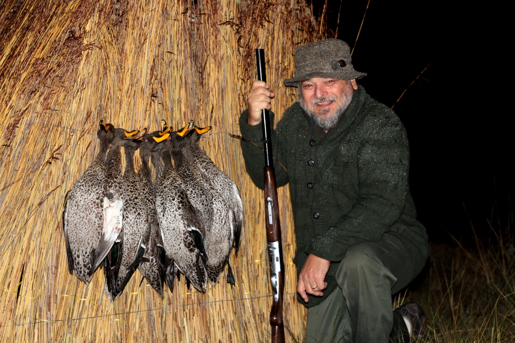 The birds came in hard and fast, giving us a great shoot right up until dark when all we could was hear them hitting the water with nothing to aim at. An enjoyable afternoon was enjoyed by all to say the least!