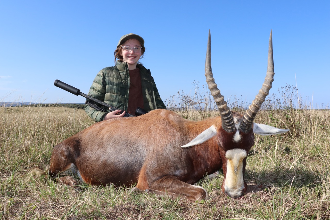 Hunting with JXS485b5091 00f2 41b1 9655 1cfe617c42ae Large 1