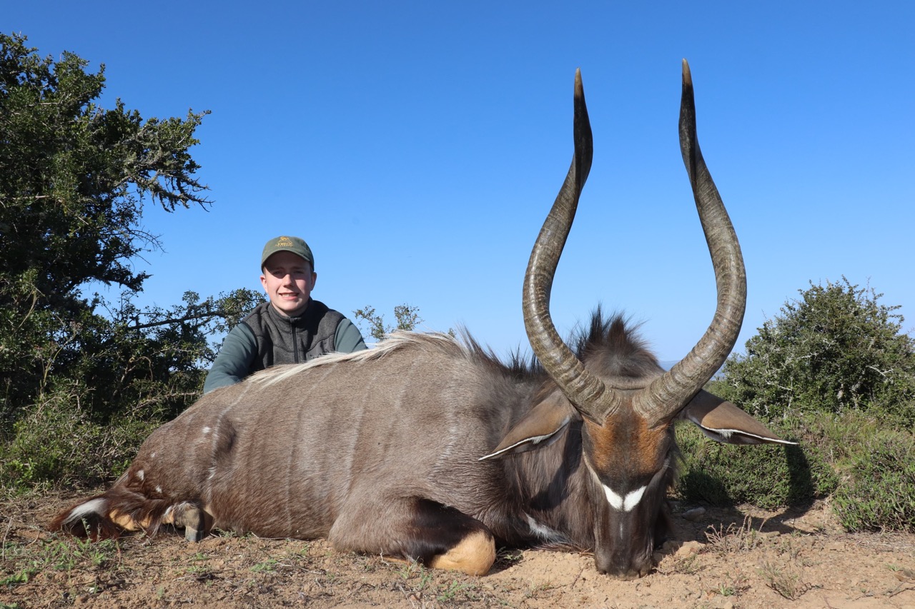 Hunting with JXSf927748a 7eab 4106 9d80 10d2938a2214 Large