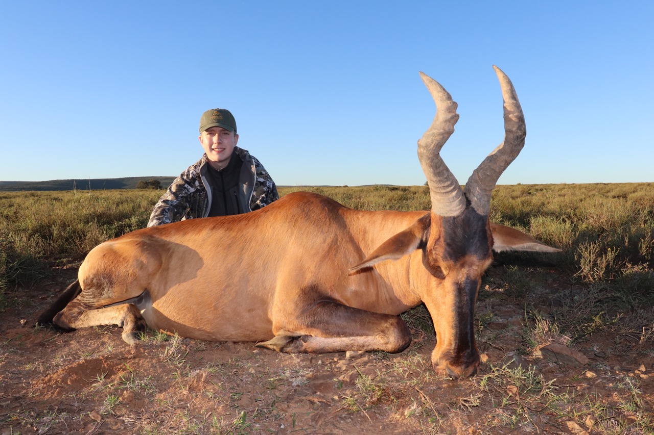 Hunting with JXS822a502f 11d9 43b1 b0d6 382a4b61b63e Large 1