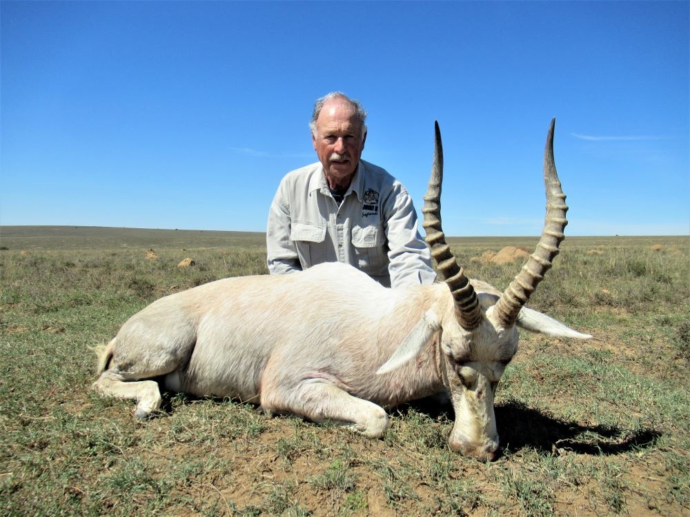 Dwight Moser on Safari with JXS 5 1